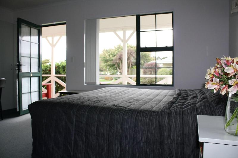 Kerry Lane Motel image
