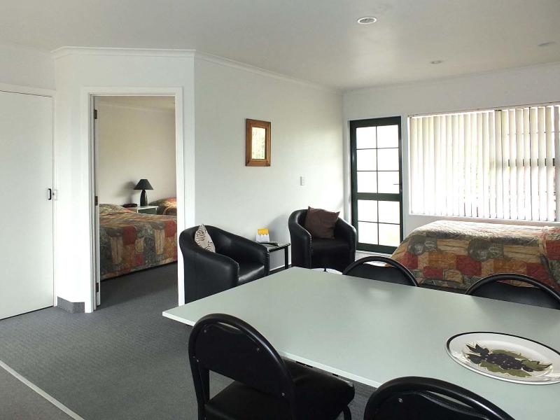 Kerry Lane Motel image