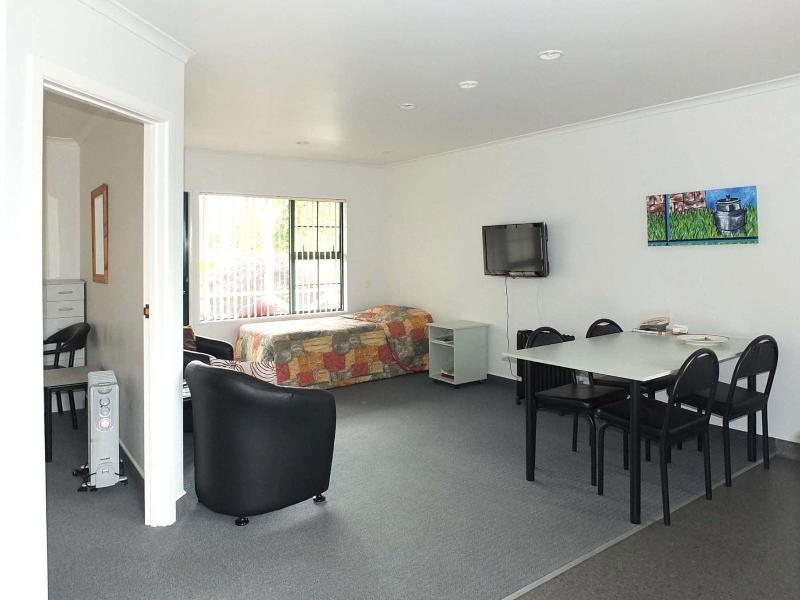 Kerry Lane Motel image