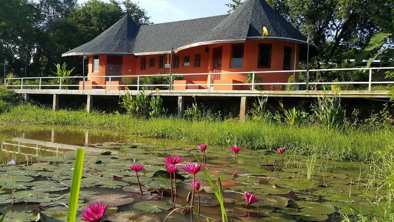 Khemmarat Baandin Resort