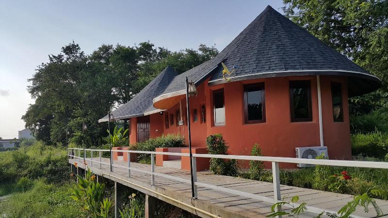 Khemmarat Baandin Resort