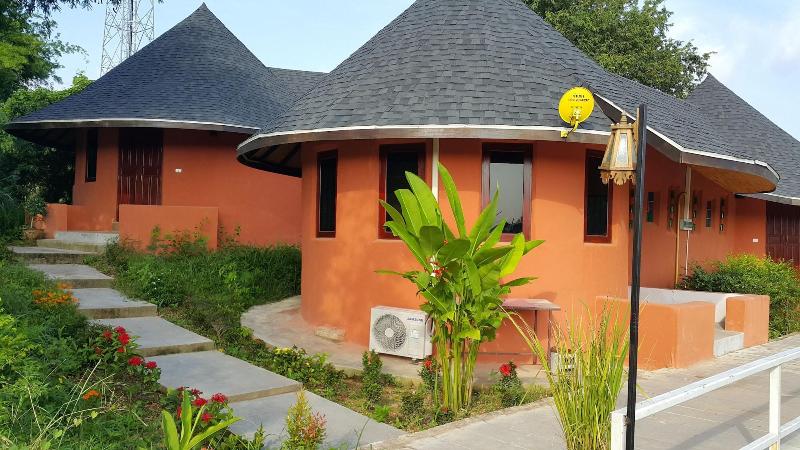 Khemmarat Baandin Resort