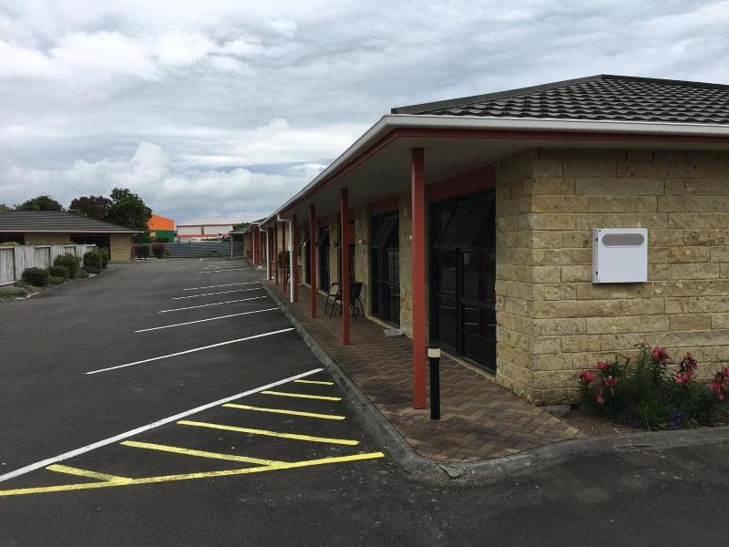 Kiwi Court Motel image