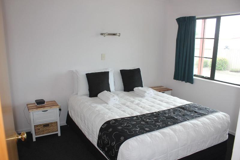 Kiwi Court Motel image