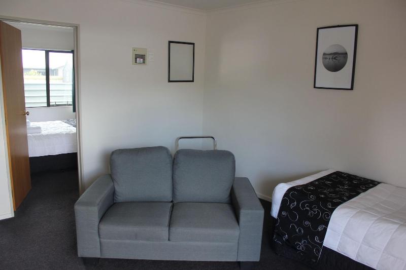 Kiwi Court Motel image