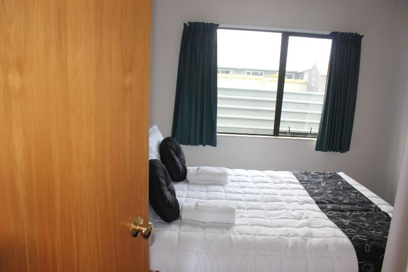 Kiwi Court Motel image