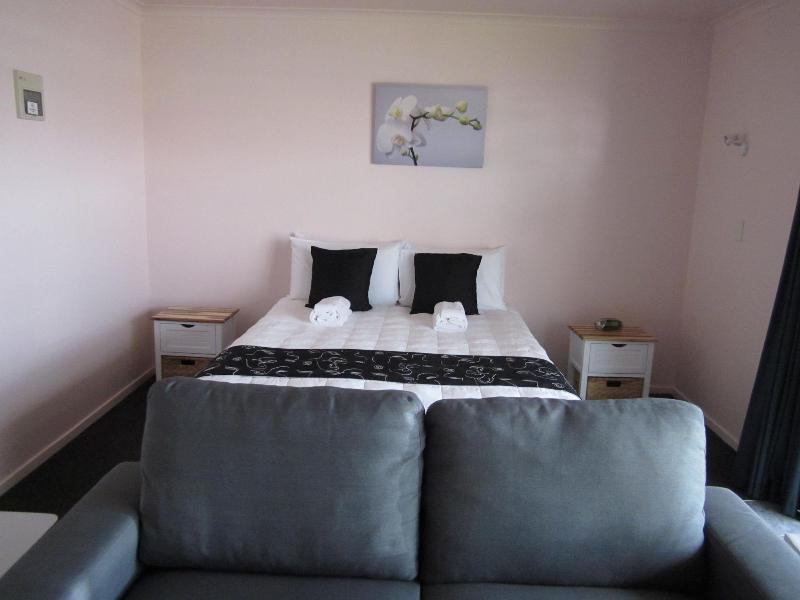 Kiwi Court Motel image