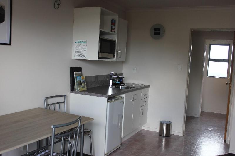 Kiwi Court Motel image