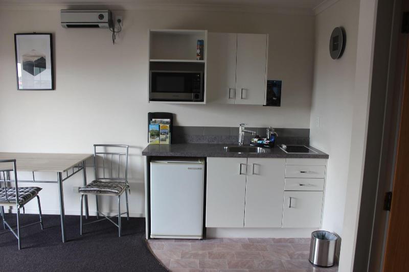 Kiwi Court Motel image