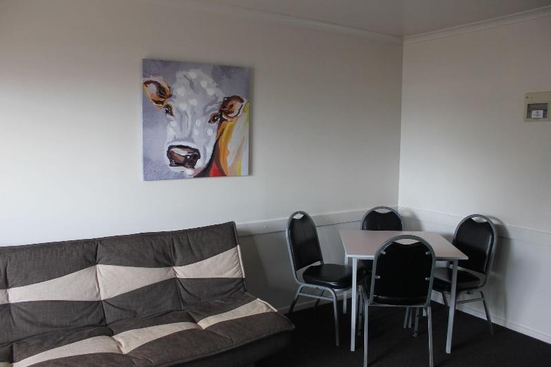 Kiwi Court Motel image