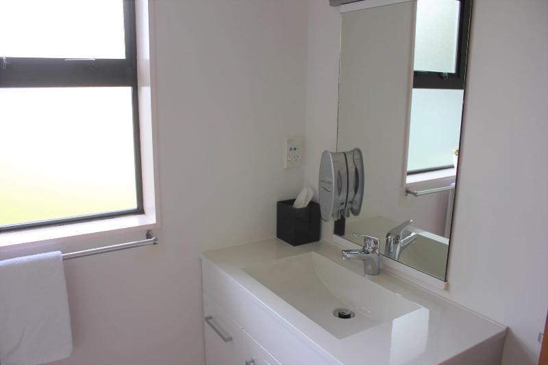 Kiwi Court Motel image