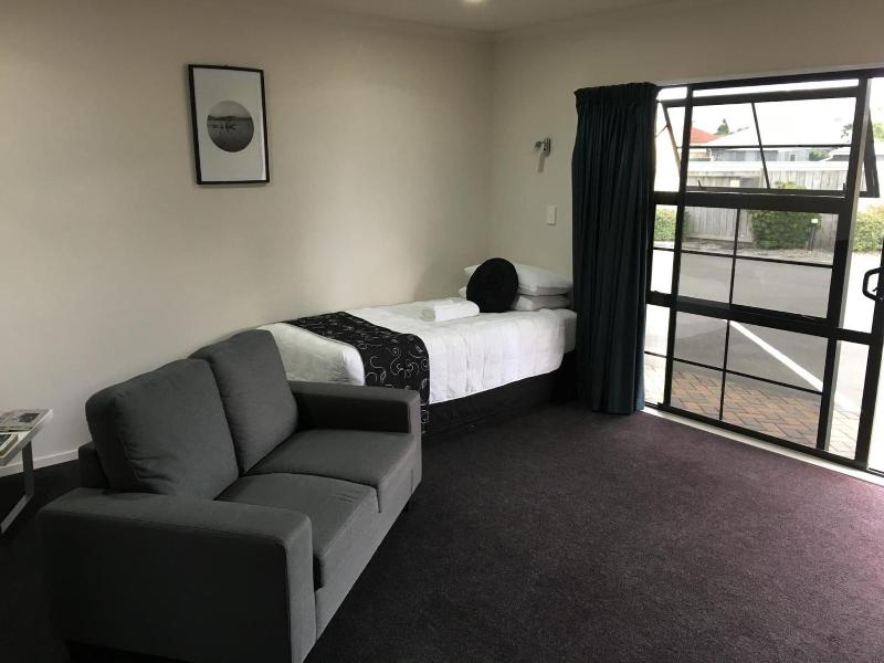 Kiwi Court Motel image