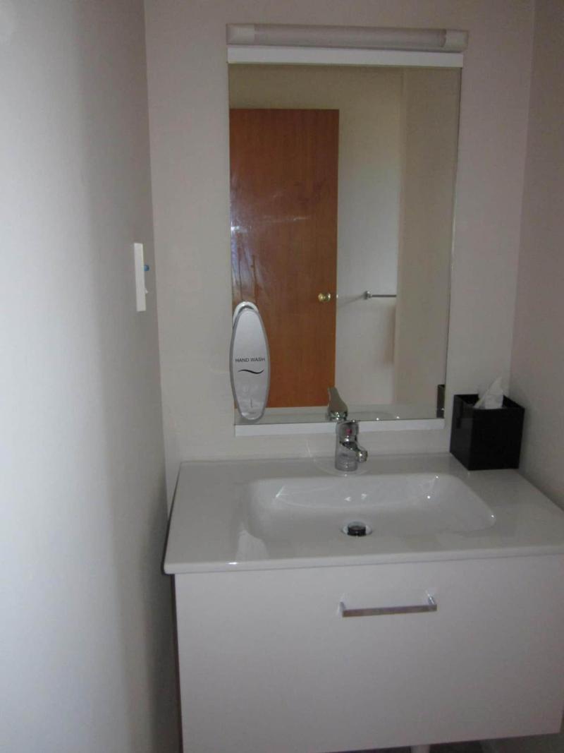 Kiwi Court Motel image