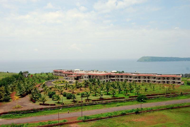 Kohinoor Samudra Beach Resort — general view