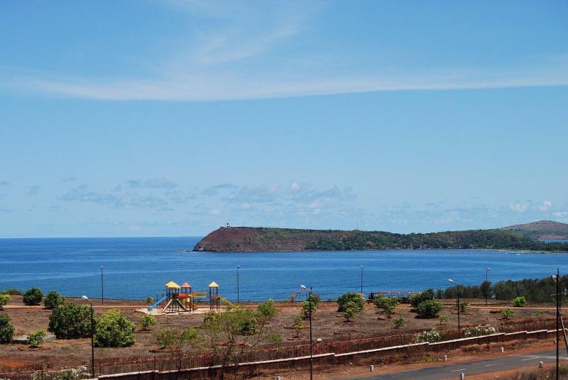 Kohinoor Samudra Beach Resort — exterior view