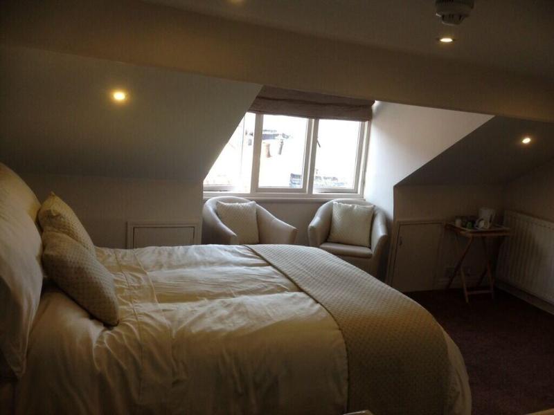 The Endeavour Restaurant With Rooms image