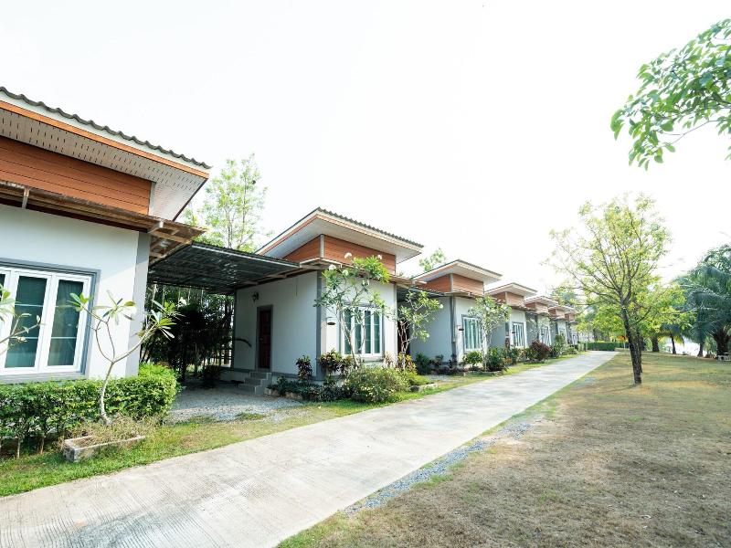 Lamphurai Riverside Resort And Spa image