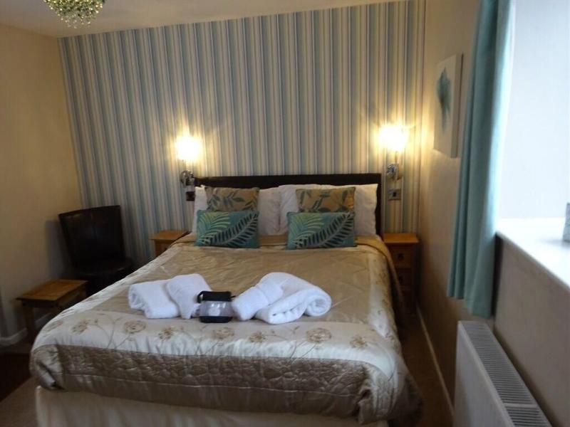 The White House Hotel image