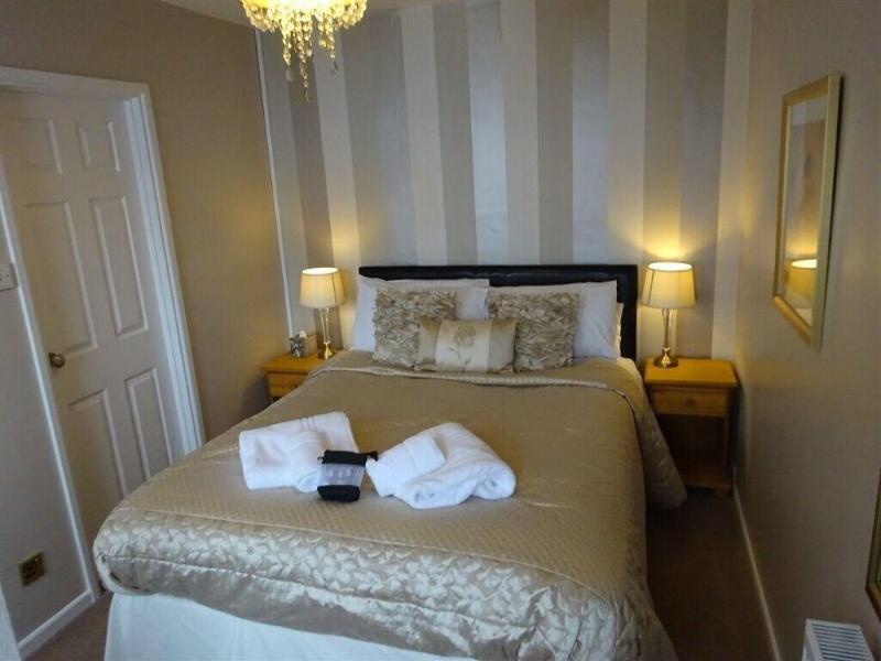 The White House Hotel image