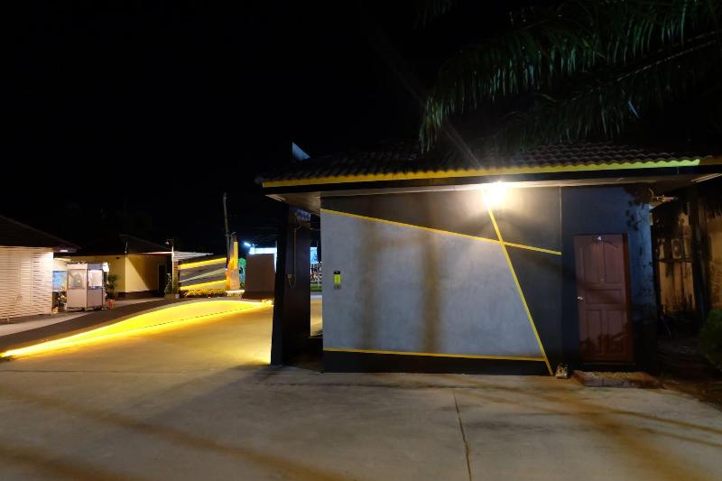 Golden House Hotel Sakaeo image