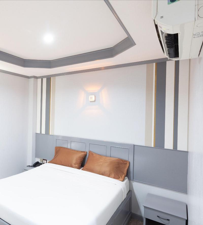 Golden House Hotel Sakaeo image