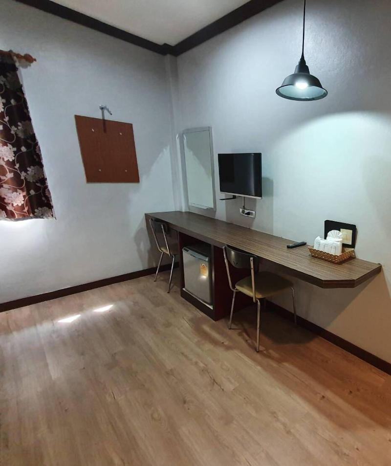 Golden House Hotel Sakaeo image