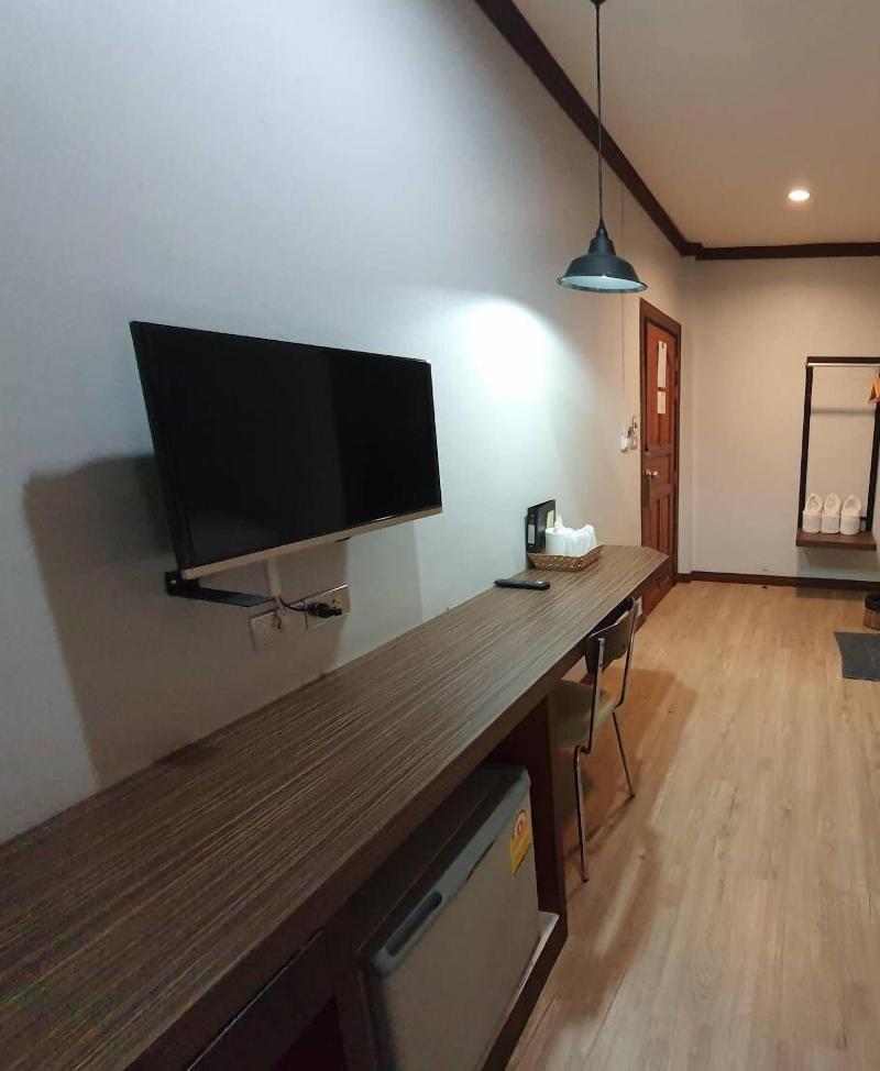 Golden House Hotel Sakaeo image