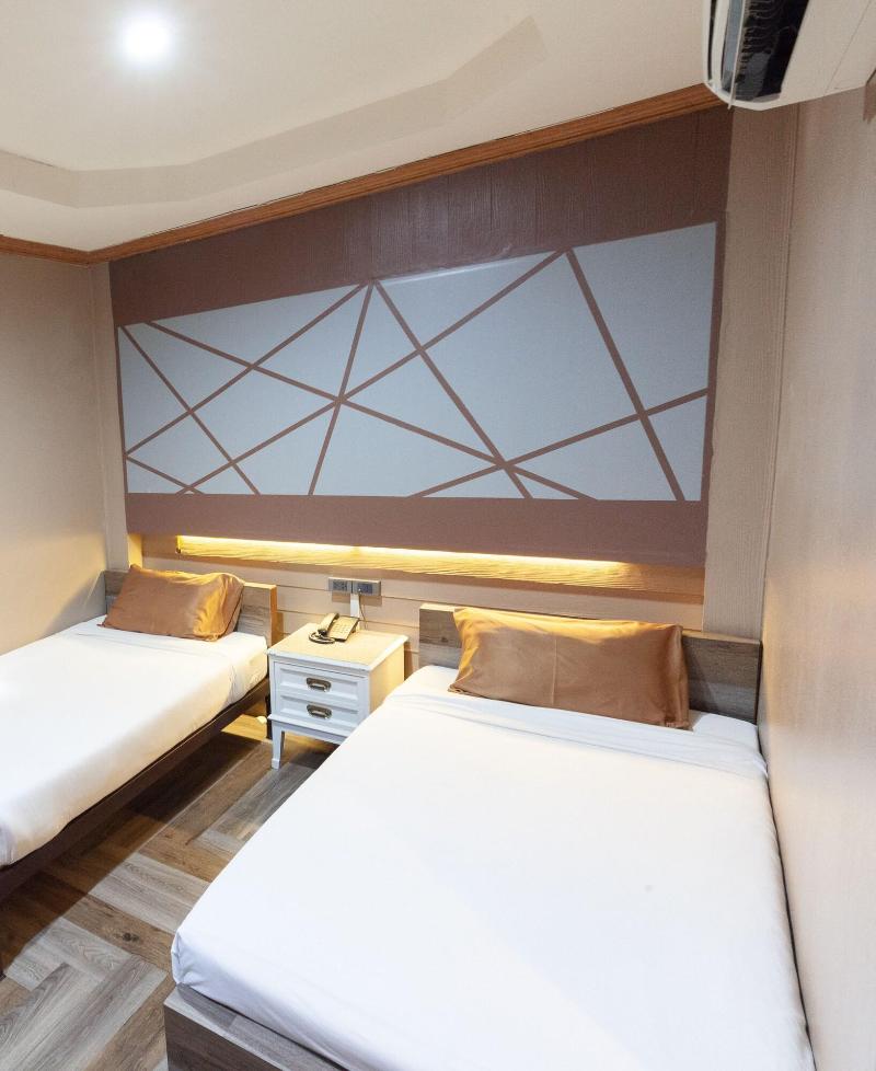 Golden House Hotel Sakaeo image