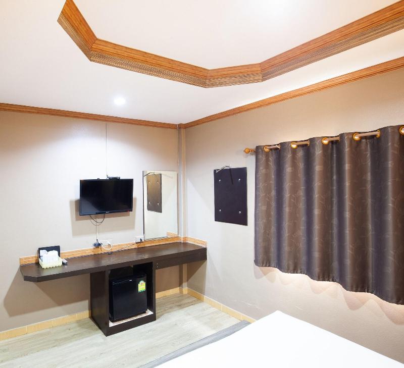 Golden House Hotel Sakaeo image