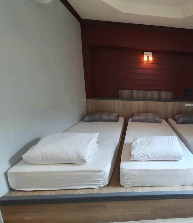 Golden House Hotel Sakaeo image