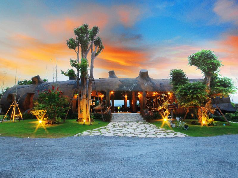Timberland And Fruit Resort image