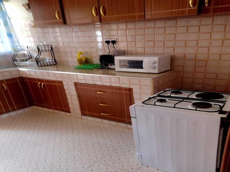 Lewisky Homestays And Tours image