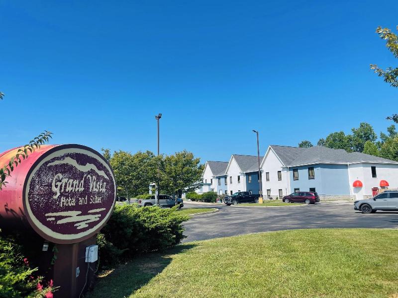 Grand Vista Hotel And Suites image
