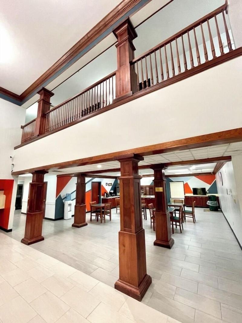 Grand Vista Hotel And Suites image