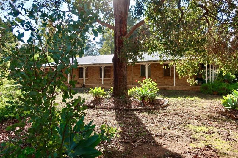 Travellers Rest Motel image