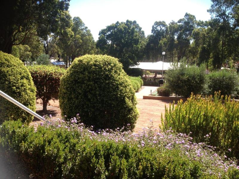Travellers Rest Motel image