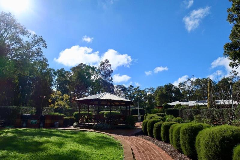Travellers Rest Motel image