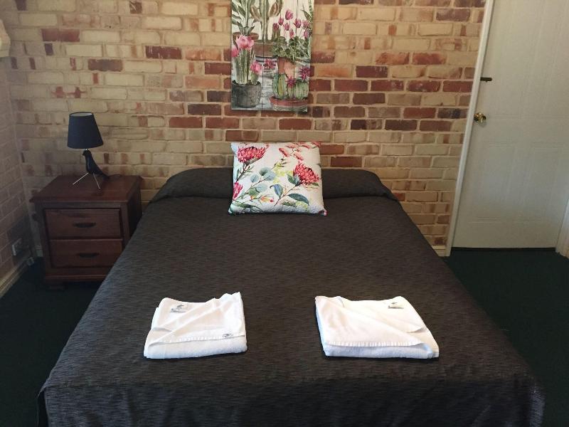 Travellers Rest Motel image