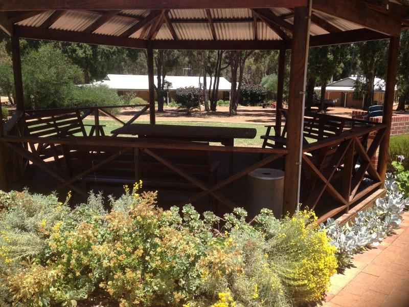 Travellers Rest Motel image