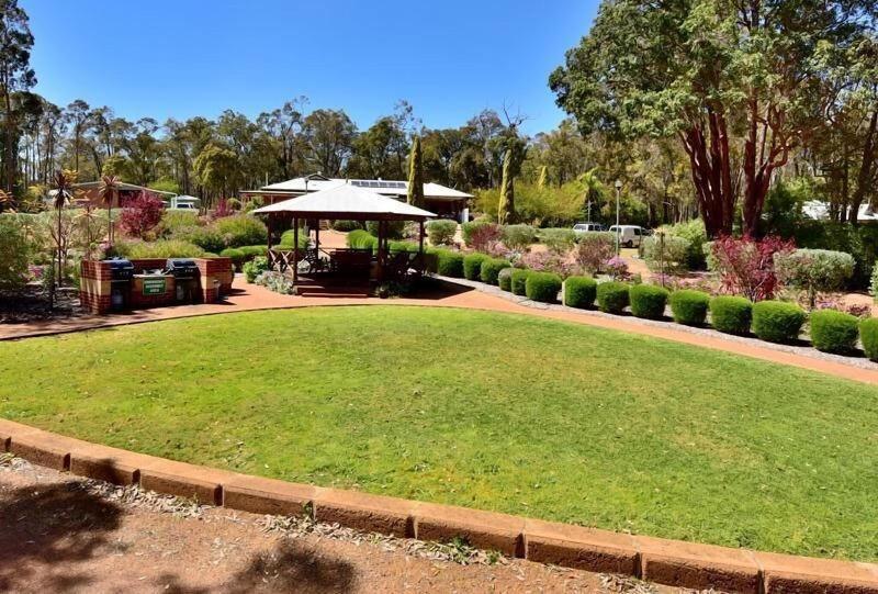 Travellers Rest Motel image