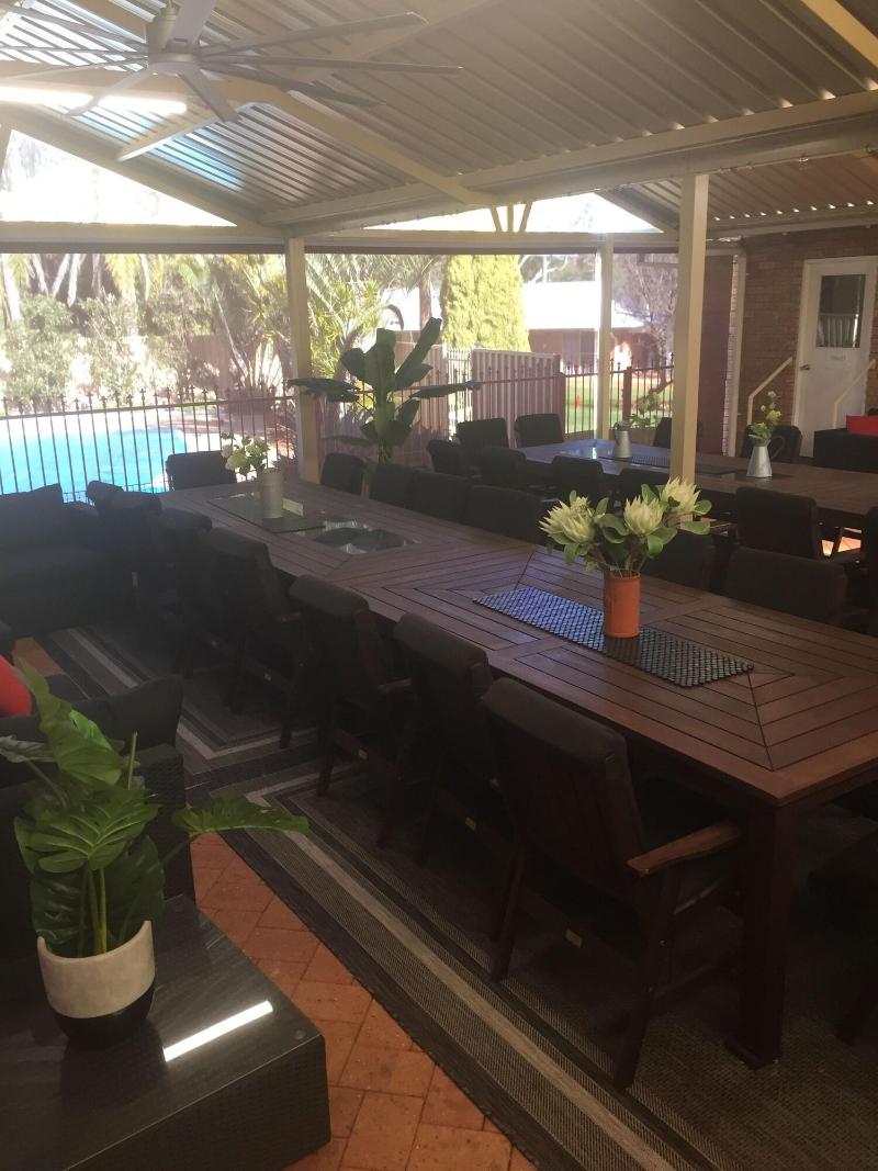 Travellers Rest Motel image