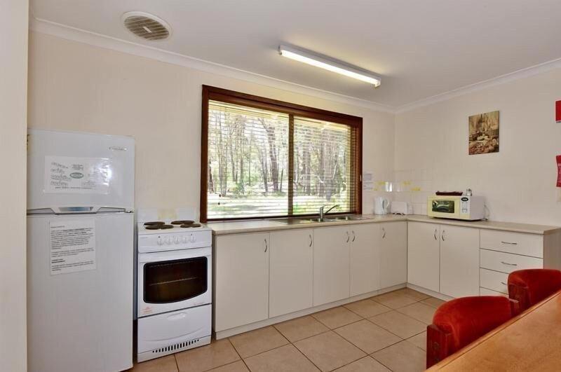 Travellers Rest Motel image