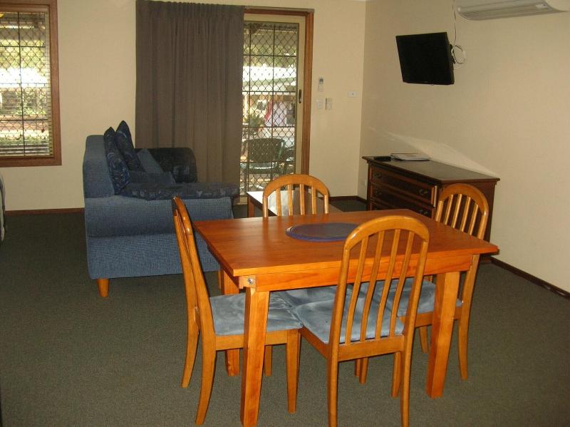 Travellers Rest Motel image