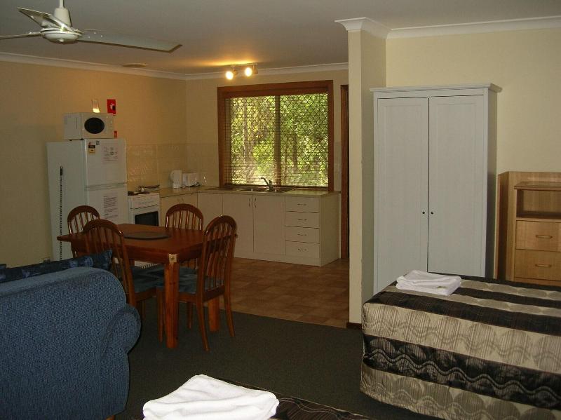 Travellers Rest Motel image