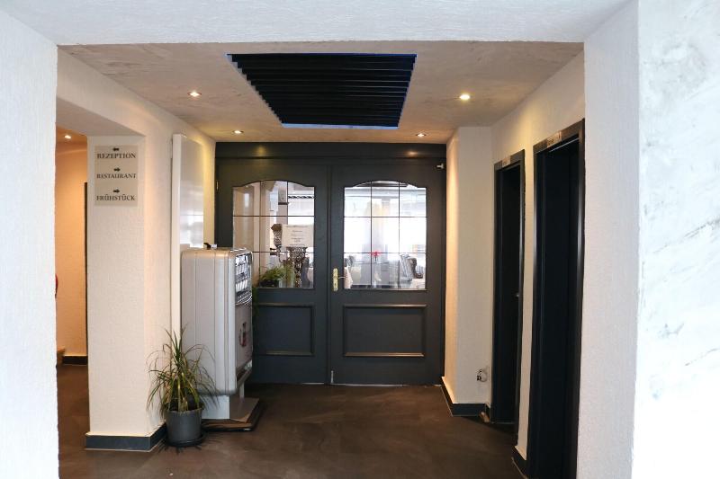 Louis Hotels image