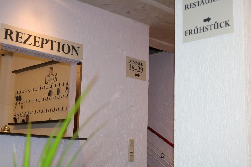 Louis Hotels image