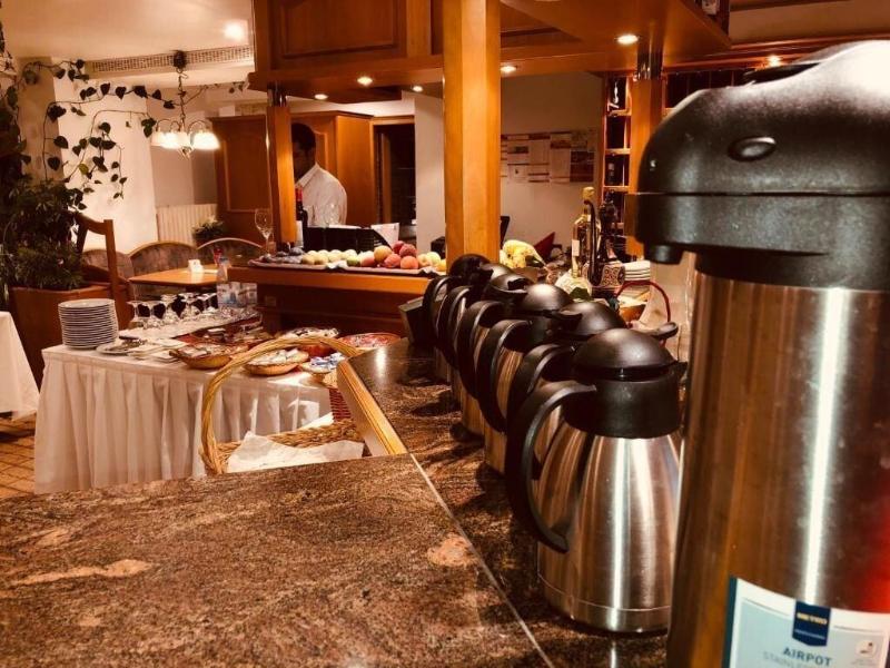 Louis Hotels image
