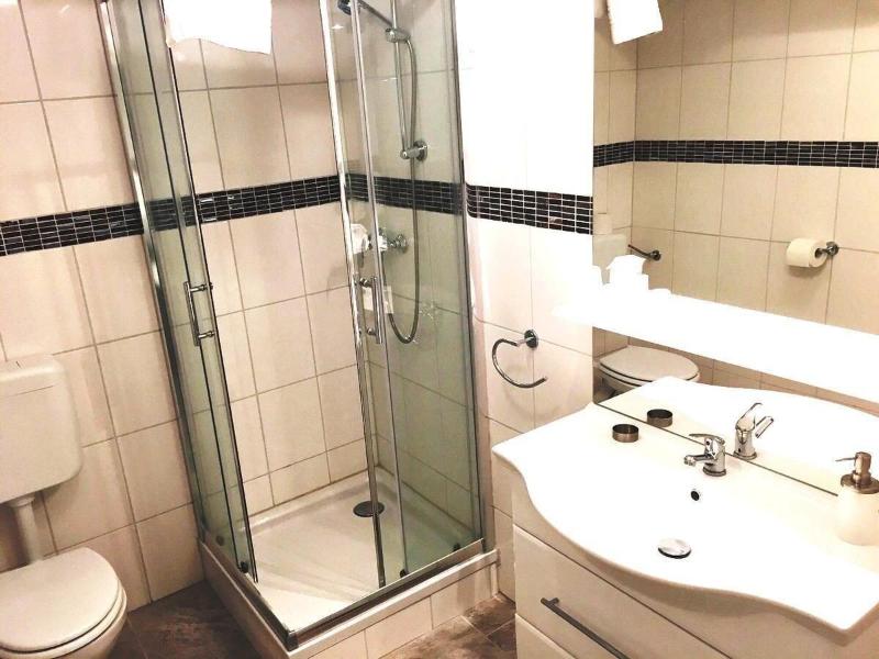 Louis Hotels image
