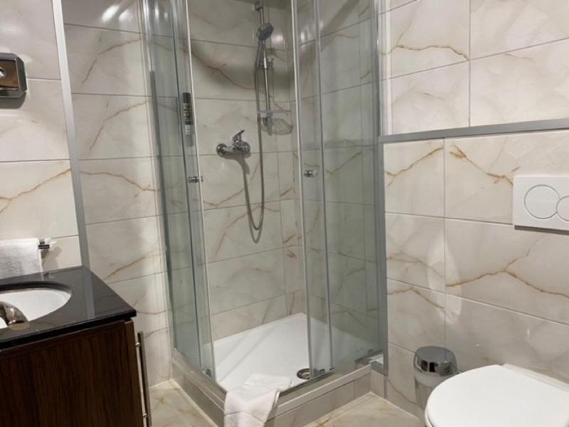 Louis Hotels image