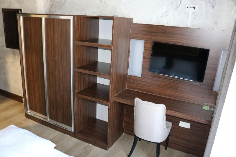 Louis Hotels image